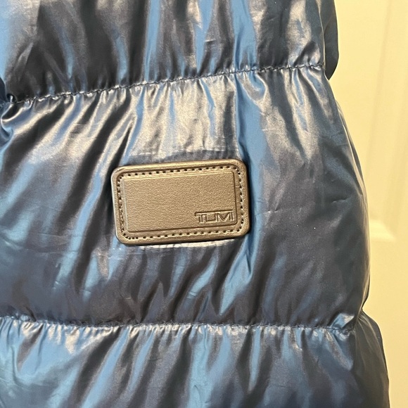 Tumi PAX belted navy blue down filled winter coat jacket Sz. Medium - Picture 12 of 16